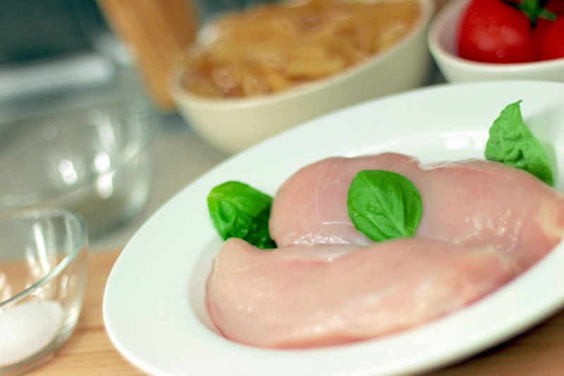 boucherie-ST VALLIER DE THIEY-min_turkey_hen_meat_raw_pink_chicken_ingredient_cooking_uncooked-1087266